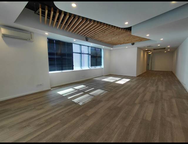 155M² OFFICE TO LET IN FOURWAYS